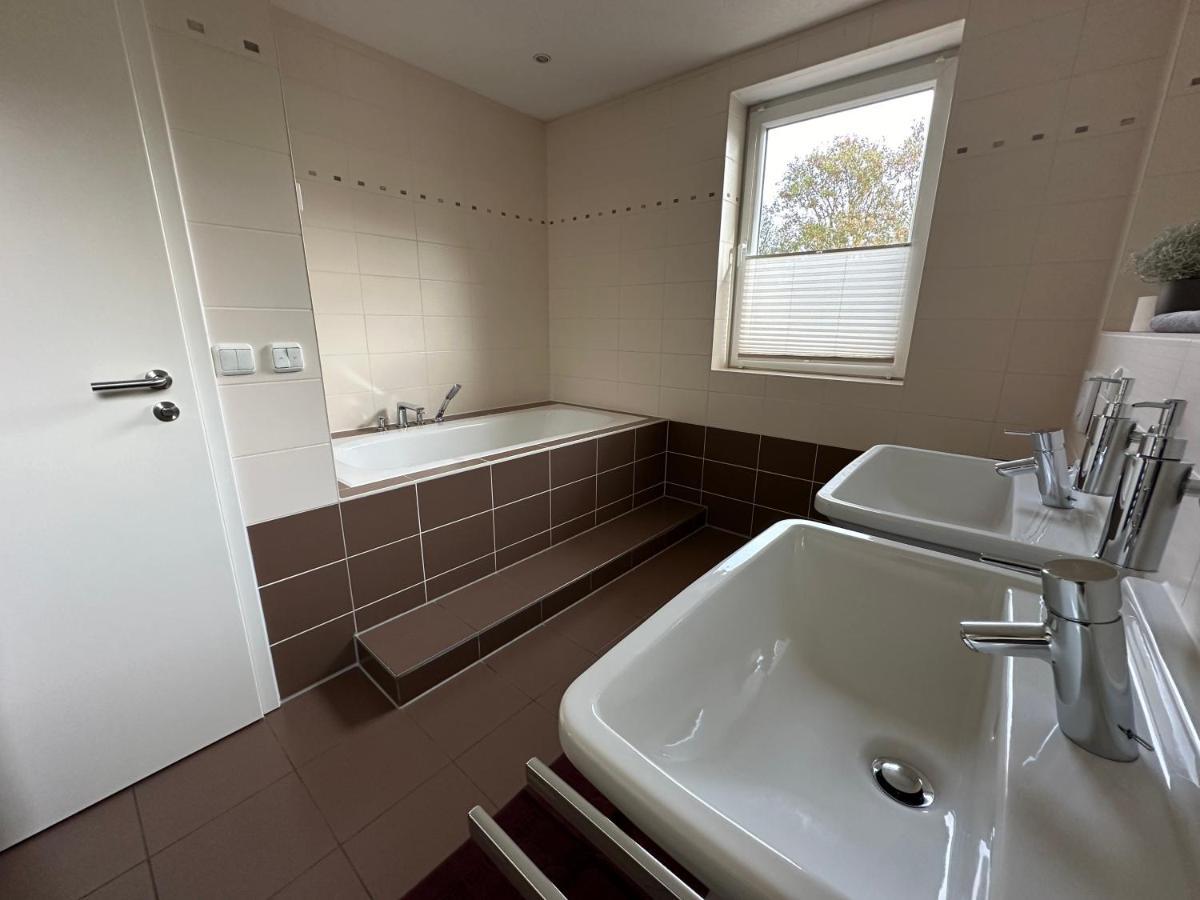 Stadtvilla In Leipzig 7 Personen 3 Schlafzimmer 2 Baeder Garten Und Terrasse Zentral Gelegen Messe Innenstadt Seen Exterior foto