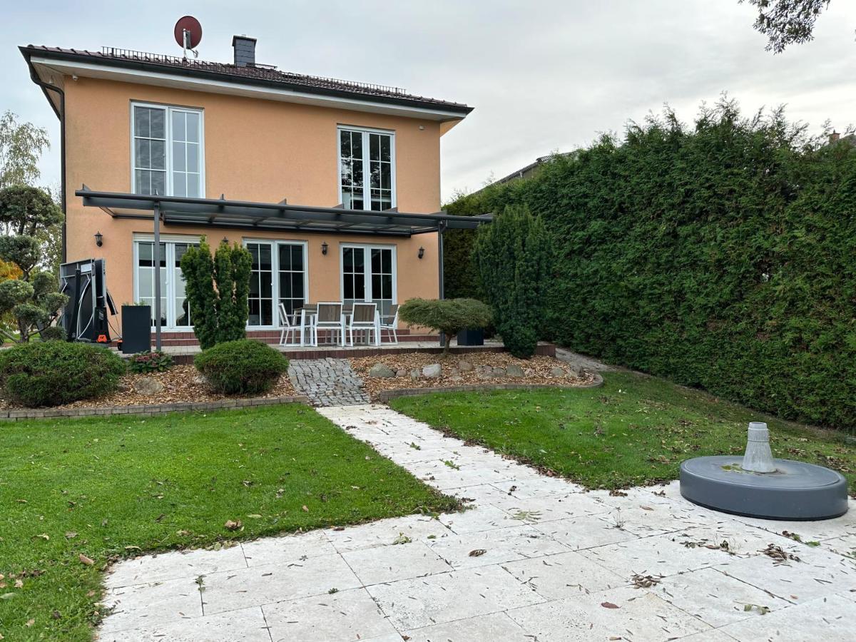 Stadtvilla In Leipzig 7 Personen 3 Schlafzimmer 2 Baeder Garten Und Terrasse Zentral Gelegen Messe Innenstadt Seen Exterior foto