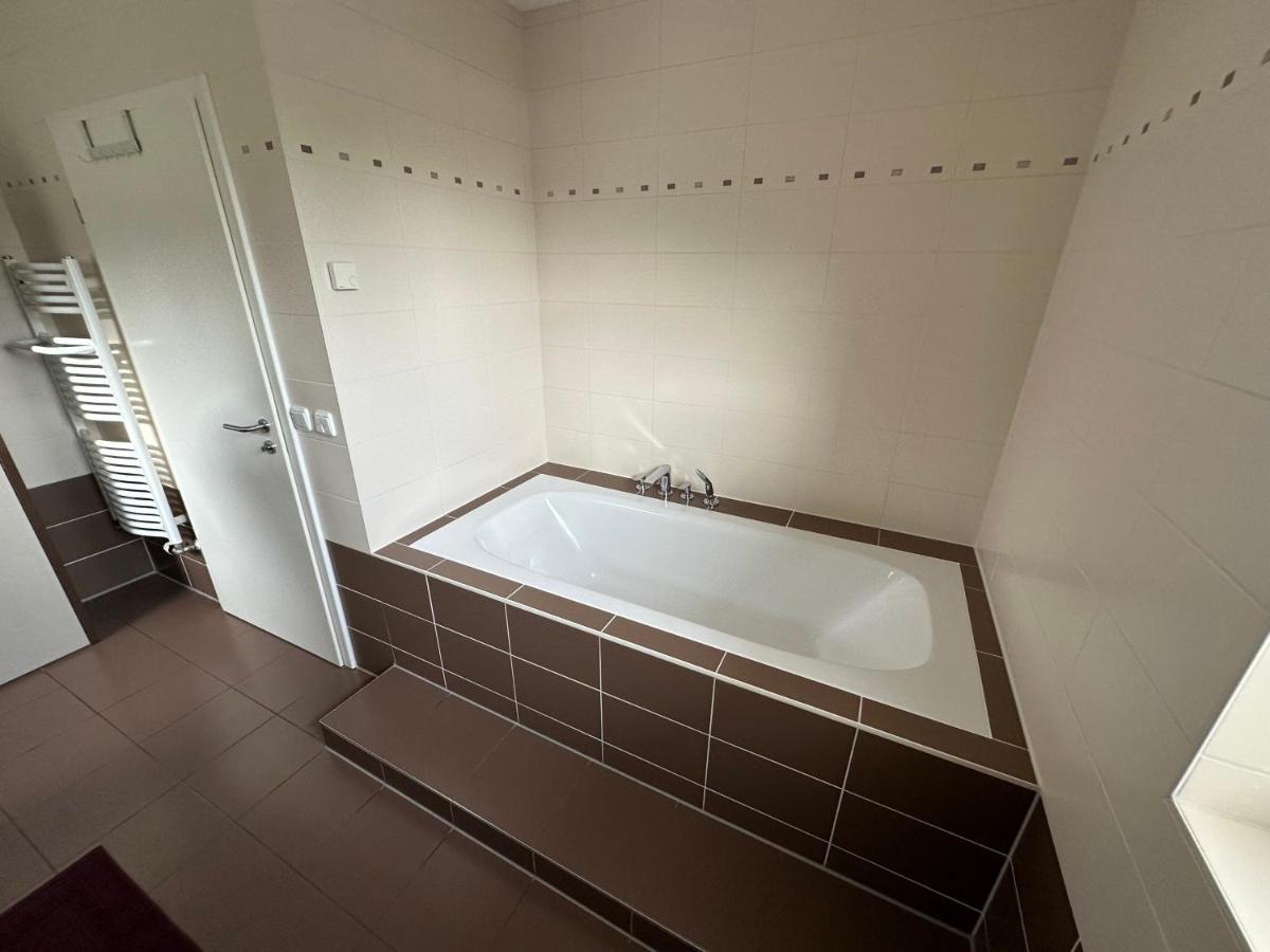 Stadtvilla In Leipzig 7 Personen 3 Schlafzimmer 2 Baeder Garten Und Terrasse Zentral Gelegen Messe Innenstadt Seen Exterior foto