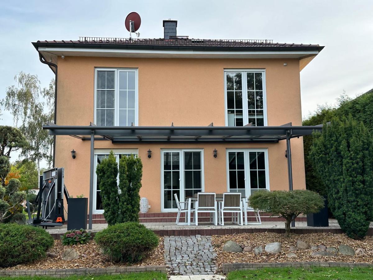 Stadtvilla In Leipzig 7 Personen 3 Schlafzimmer 2 Baeder Garten Und Terrasse Zentral Gelegen Messe Innenstadt Seen Exterior foto